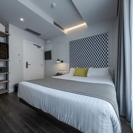 Intelier Victoria Hotel San Sebastian Room photo