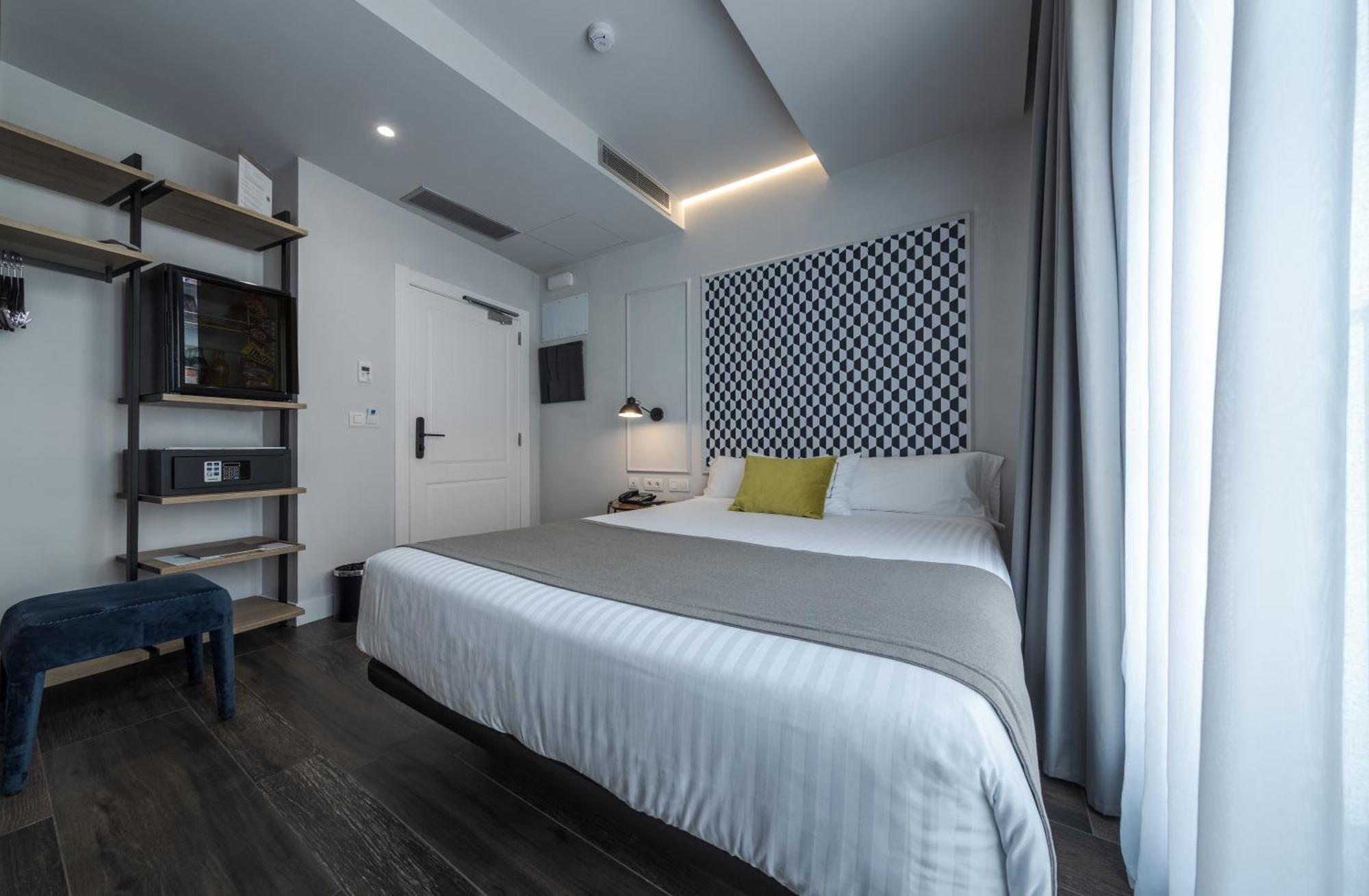 Intelier Victoria Hotel San Sebastian Room photo